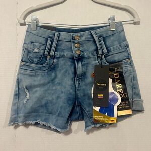 NWT Benava Jean Shorts Juniors 5 Blue Whiskers Mid Light Wash 4-Button (589)
